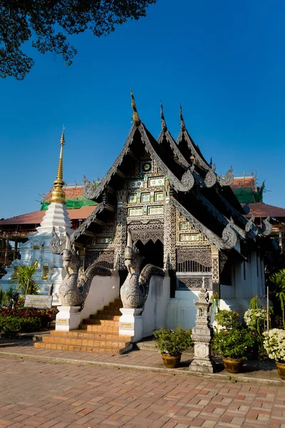 Wat Chedi Luang templo budista — Fotografia de Stock