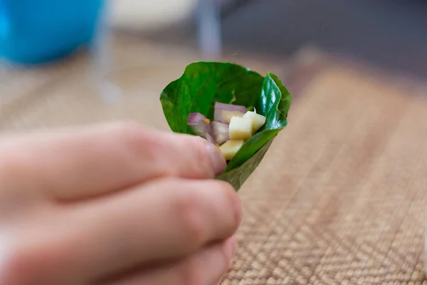Traditioneller thailändischer Snack miang kham — Stockfoto