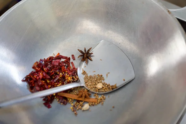 Poppar Massaman curry örter ingredienser — Stockfoto