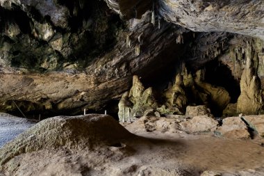 Soppong güzel Lod mağarada