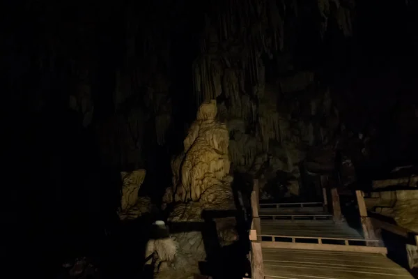 Krásné jeskyně Lod v Soppong — Stock fotografie