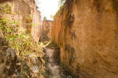 Yere yakın topai bölme