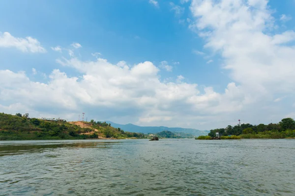 Krajobraz podczas Mekong rejs Laos — Zdjęcie stockowe