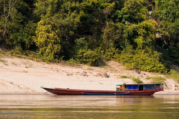 Paisagem durante o cruzeiro Mekong Laos — Fotografia de Stock