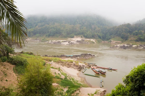 老挝 Pakbeng 的游轮 — 图库照片