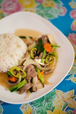 Yeşil biber sığır eti sebze stirfry