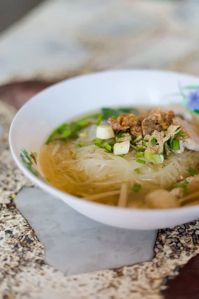 Sopa de fideos transparente de cerdo tailandés —  Fotos de Stock