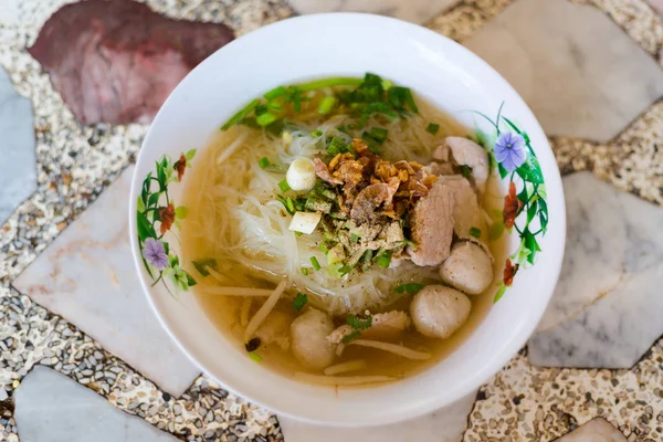Sopa de fideos transparente de cerdo tailandés —  Fotos de Stock