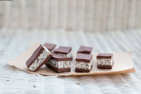 Delicioso chocolate casero cubierto de malvavisco — Foto de Stock