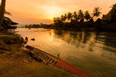 Sunset bulvarında Don Khone Laos
