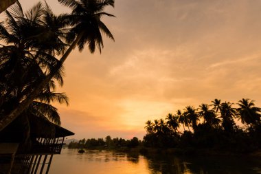 Sunset bulvarında Don Khone Laos