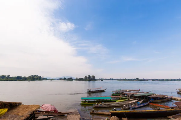 Barcos en Mekhong Don Det —  Fotos de Stock