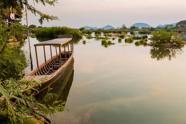 Barcos en Mekhong Don Det — Foto de Stock