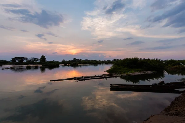 Pôr-do-sol dourado em Don Det — Fotografia de Stock