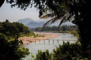 Luang Prabang Bridge'de bambu