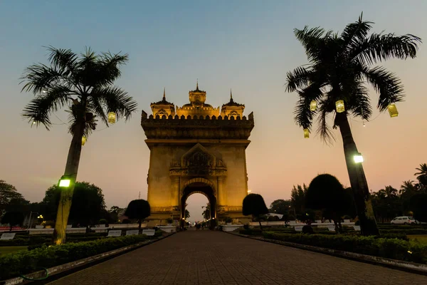 Patuxai zafer anıtı Vientiane