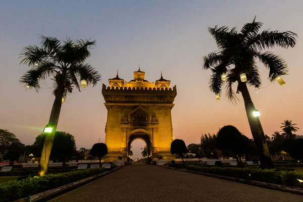 Patuxai zafer anıtı Vientiane