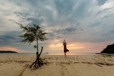 Yoga tropikal Tayland Beach