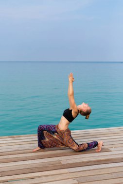 Yaz yoga seansı Tayland