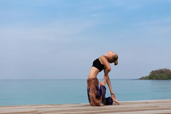 Sessione estiva di yoga in Thailandia — Foto Stock