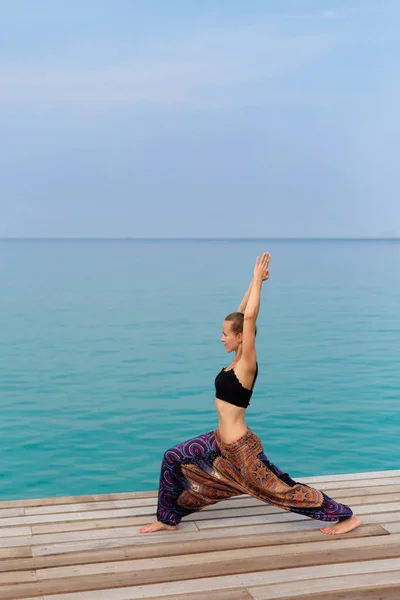 Séance de yoga d'été en Thaïlande — Photo