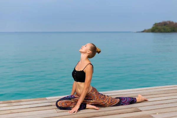 Sommer-Yoga in Thailand — Stockfoto
