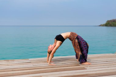 Yaz yoga seansı Tayland