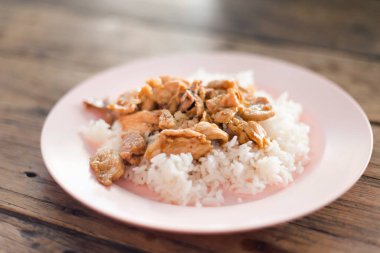 Tay sarımsak domuz fileto dilimleri