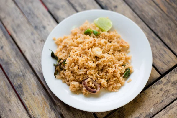 Nasi goreng Thailand dengan makanan laut — Stok Foto