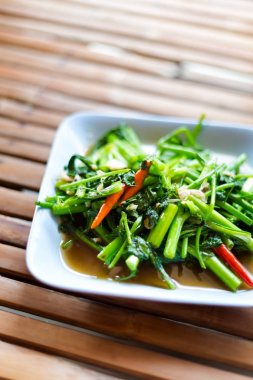 Morning glory sıcak biber ile