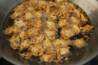 Derin kızarmış Tay tuzlu kek