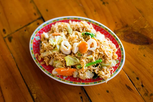 Thai gebratene Meeresfrüchte Nudeln — Stockfoto