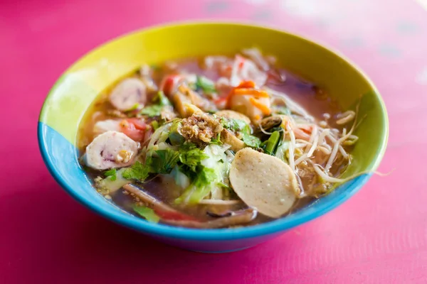 Sopa de macarrão de frutos do mar tailandês — Fotografia de Stock