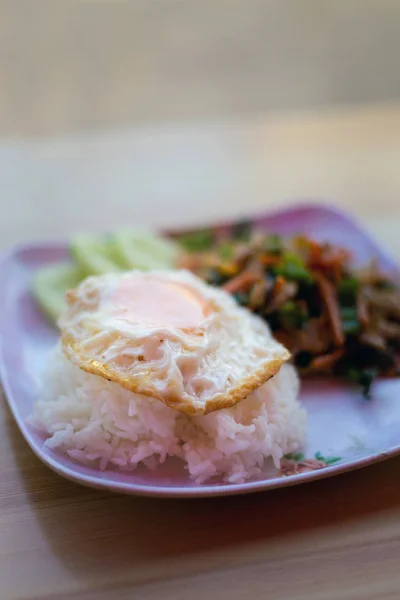 Lao chicken stirfy with egg — Stock Photo, Image
