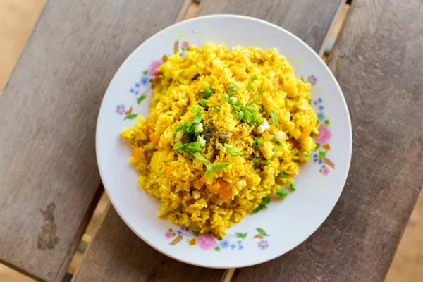Riso fritto al curry giallo Lao — Foto Stock