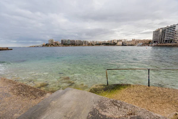 St. Julians Bay auf Malta — Stockfoto
