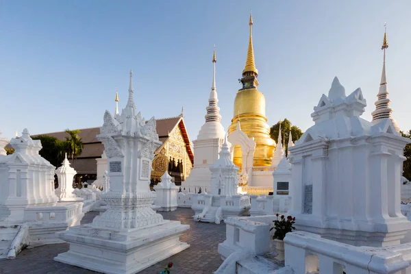 Wat Suandok templo budista blanco — Foto de Stock