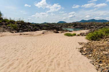 Li Phi şelale çevresi