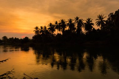 Sunset bulvarında Don Khone Laos