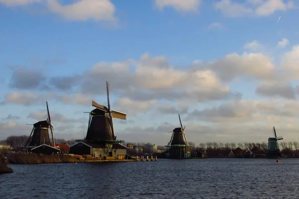 Zaandam lidová Šumavská architektura - mlýny v Holandsku — Stock fotografie