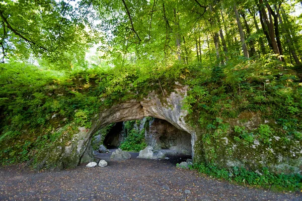 Vackra grotta i Stramberk Sipka park — Stockfoto
