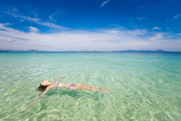 Turista sull'isola di Koh Kradan — Foto Stock