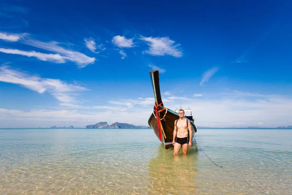 Tourist on Koh Kradan island — Stock Photo, Image