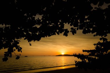 Ao Nang tropikal gün batımı