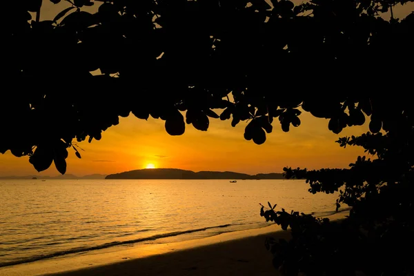 Tropical sunset in Ao Nang — Stock Photo, Image