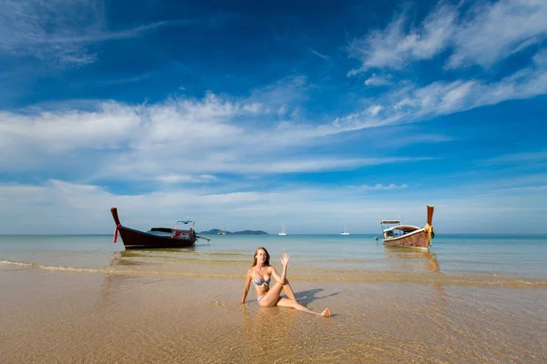 Koh Mook Yoga on beach — Stock Photo, Image