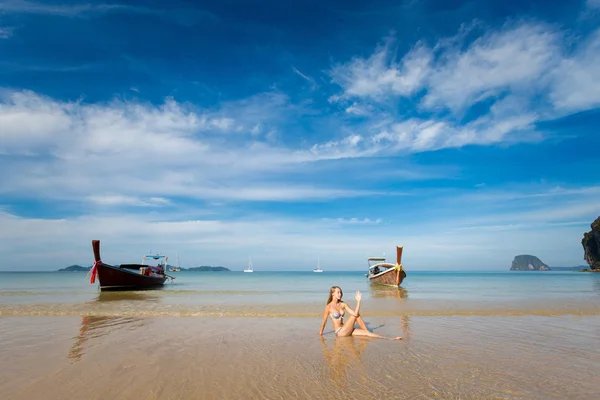 Koh Mook Yoga sur la plage — Photo