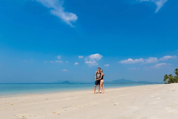 Pareja en luna de miel Koh Mook — Foto de Stock