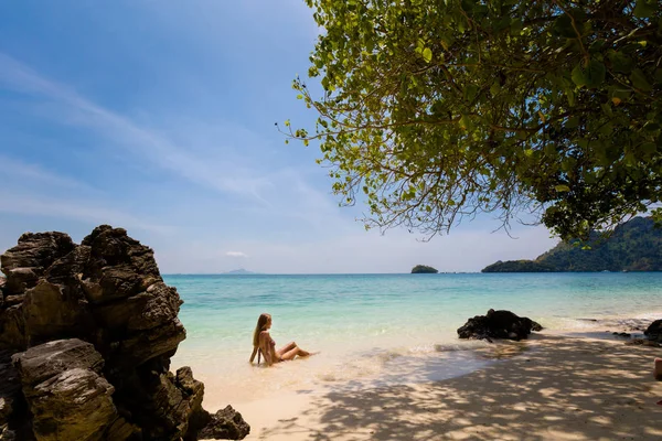 Tourist auf der Insel Koh Poda — Stockfoto