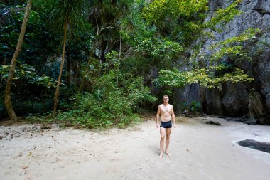 Turizm Tayland Emerald mağarada